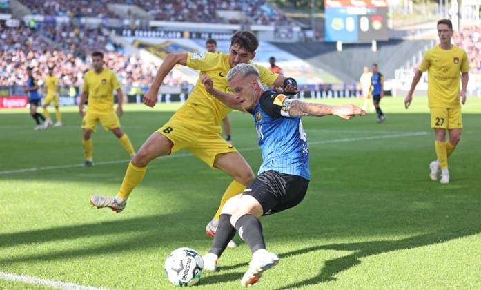 19.09.2026, Fussball, Herren, 3. Liga, Saison 2026 2027, 1. FC Saarbrücken - SG Sonnenhof Großaspach, Elias Rahn (SG Sonnenhof Großaspach) Florian Pick (1. FC Saarbruecken) Saarbrücken Ludwigsparkstadion Saarland Deutschland Copyright: xFabianxKleerx