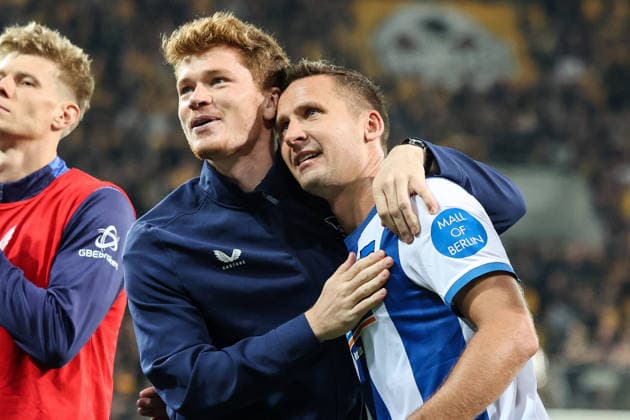 Deutschland: 2. Bundesliga 2026 2027, 7. Spieltag, Dynamo Dresden - Hertha BSC, Rudolf-Harbig-Stadion (Dresden): Jubel nach dem Sieg von Paul Seguin (Hertha BSC, 30) und Sebastian Gronning Andersen (Hertha BSC, 17) Copyright: xLucasxWalterx