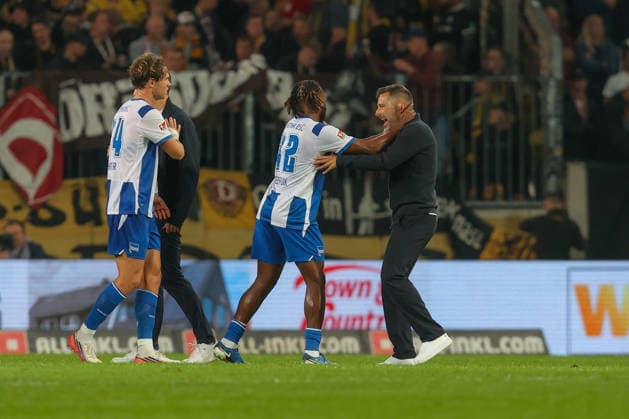 19.09.2026, xtgx, Fussball - 2.Bundesliga Dynamo Dresden - Hertha BSC Berlin v.l. Deyovaisio Zeefuik (Hertha, 42), Stefan Leitl (Hertha, Trainer) Jubel ueber den Sieg, Jubel nach Spielende (DFL DFB REGULATIONS PROHIBIT ANY USE OF PHOTOGRAPHS as IMAGE SEQUENCES and or QUASI-VIDEO) Dresden