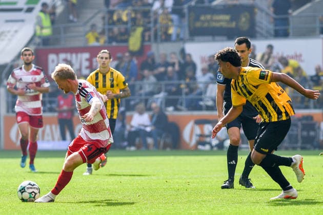 v.li.: Lukas Bornschein (Fortuna Düsseldorf, 4), Mehdi Loune (Alemannia Aachen, 10), Zweikampf, Duell, duel, tackle, tackling, Dynamik, Action, Aktion, 19.09.2026, Aachen (Deutschland), Fussball, 3. Liga, TSV Alemannia Aachen - Fortuna Düsseldorf, Fussball, 3. Liga, TSV Alemannia Aachen - Fortuna Düsseldorf, DFB DFL REGULATIONS PROHIBIT ANY USE OF PHOTOGRAPHS AS IMAGE SEQUENCES AND OR QUASI-VIDEO.