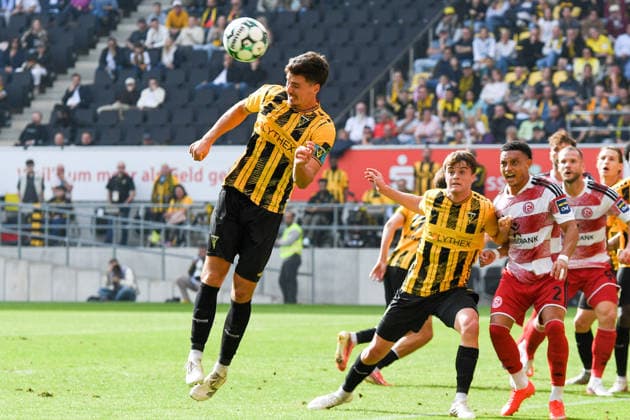 v.li.: Danilo Wiebe (Alemannia Aachen, 28), Kopfball, header, Aktion, Action, 19.09.2026, Aachen (Deutschland), Fussball, 3. Liga, TSV Alemannia Aachen - Fortuna Düsseldorf, Fussball, 3. Liga, TSV Alemannia Aachen - Fortuna Düsseldorf, DFB DFL REGULATIONS PROHIBIT ANY USE OF PHOTOGRAPHS AS IMAGE SEQUENCES AND OR QUASI-VIDEO.