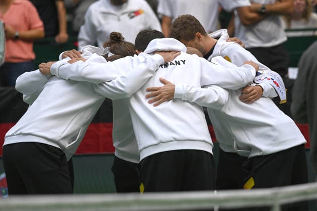 Das deutsche Davis Cup Team, Mannschaftskreis, Motivation, Verschwoerung, match1: Alexander ZVEREV (GER) - Matej DODIC (CRO) Deutschland (GER) - Kroatien (CRO) Tennis Davis Cup Qualifiers Round 2 am 19.09.2026 in der Heristo Arena Halle Westfalen, Deutschland. Â