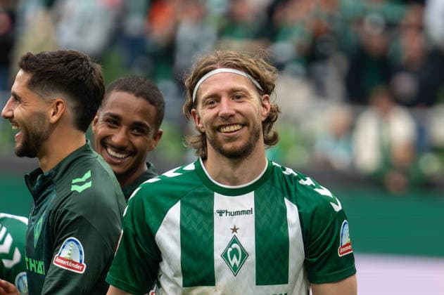 Deutschland: Fussball 1. Bundesliga, 4. Spieltag 2026 2027, Werder Bremen - FC Augsburg am 19.09.2026 in Bremen (Weserstadion): Mitchell Weiser (Werder Bremen, 8) nach dem Schlusspfiff. Jubel, Freude, Torjubel, Emotionen Copyright: xSvenxHeidmannx