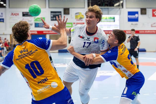19.09.2026, xovx, Handball, Regionalliga Männer, TV Hüttenberg II - HSG Bretzenheim Wallau Massenheim v.l. Jannik Göttert (HSG Breckenheim Wallau Massenheim), Elias Misch (TV Hüttenberg II), Julius Lunnebach (HSG Breckenheim Wallau Massenheim) Hüttenberg Sportzentrum Hessen Deutschland (DE)