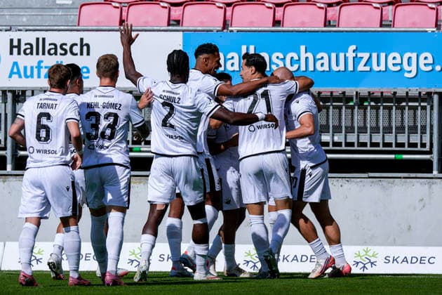 Spieler vom SV Sandhausen (SVS), jubeln über das Tor zum 1.0, Jubel, Torjubel, Torerfolg, celebrate the goal, goal, celebration, jubelt ueber das Tor, Freuen, Freude, freut sich, optimistisch, positiv, Spielszene, Highlight, Action, Aktion, 19.09.2026, Sandhausen (Deutschland), Fussball, Regionalliga Südwest, SV Sandhausen - SSV Ulm 1846