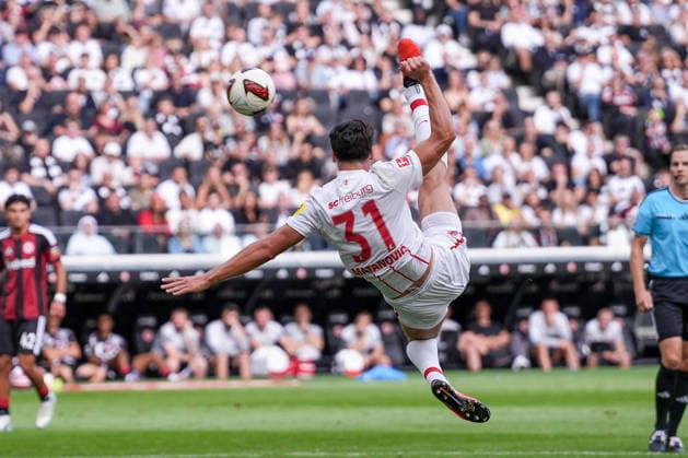 Igor Matanovic (SC Freiburg, 31) Seitfallzieher, Deutschland, Fussball, 1. Bundesliga, 4.Spieltag, 2026 2027, Eintracht Frankfurt vs. SC Freiburg, 19.09.2026, Deutsche Bank Park, Frankfurt Frankfurt Deutsche Bank Park Hessen Deutschland Copyright: xArnexAmbergx