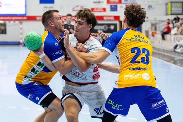 19.09.2026, xovx, Handball, Regionalliga Männer, TV Hüttenberg II - HSG Bretzenheim Wallau Massenheim v.l. Lennard Beer (HSG Breckenheim Wallau Massenheim), Mats Strödter (TV Hüttenberg II), Lukas Kummerer (HSG Breckenheim Wallau Massenheim) Hüttenberg Sportzentrum Hessen Deutschland (DE)