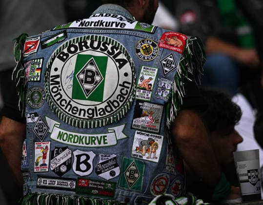 19.09.2026, xophax, Fussball 1.Bundesliga.DFL.Fußball. Bor.Mönchengladbach gegen 1.FSV Mainz 05. Fan mit Kutte von Bor. Mönchengladbach . (DFL DFB REGULATIONS PROHIBIT ANY USE OF PHOTOGRAPHS as IMAGE SEQUENCES and or QUASI-VIDEO) Mönchengladbach