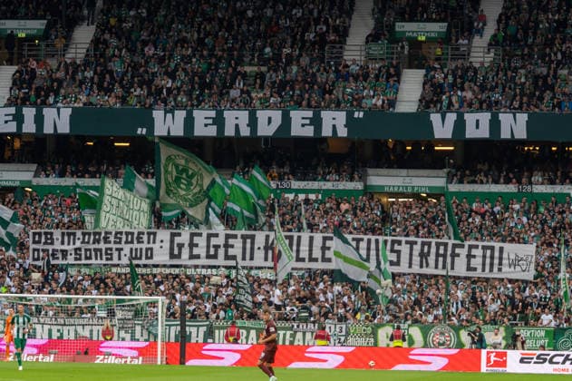 Deutschland: Fussball 1. Bundesliga, 4. Spieltag 2026 2027, Werder Bremen - FC Augsburg am 19.09.2026 in Bremen (Weserstadion): Fans, Spruchband, Fahne, Transparent Ob in Dresden oder sonstwo: Gegen Kollektivstrafen Copyright: xSvenxHeidmannx