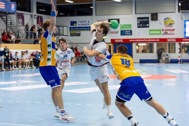 19.09.2026, xovx, Handball, Regionalliga Männer, TV Hüttenberg II - HSG Bretzenheim Wallau Massenheim v.l. Simon Vormbrock (HSG Breckenheim Wallau Massenheim), Mats Strödter (TV Hüttenberg II), Leopold Landenfeld (TV Hüttenberg II), Lennard Beer (HSG Breckenheim Wallau Massenheim) Hüttenberg Sportzentrum Hessen Deutschland (DE)