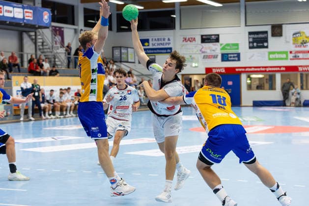 19.09.2026, xovx, Handball, Regionalliga Männer, TV Hüttenberg II - HSG Bretzenheim Wallau Massenheim v.l. Simon Vormbrock (HSG Breckenheim Wallau Massenheim), Mats Strödter (TV Hüttenberg II), Leopold Landenfeld (TV Hüttenberg II), Lennard Beer (HSG Breckenheim Wallau Massenheim) Hüttenberg Sportzentrum Hessen Deutschland (DE)