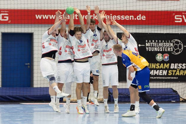 19.09.2026, xovx, Handball, Regionalliga Männer, TV Hüttenberg II - HSG Bretzenheim Wallau Massenheim v.l. Jorik Eichhorn (TV Hüttenberg II), Elias Misch (TV Hüttenberg II), Yannik Wagner (TV Hüttenberg II), Mats Strödter (TV Hüttenberg II), Jannis Wrackmeyer (TV Hüttenberg II), Nick Bürkle (HSG Breckenheim Wallau Massenheim), Leopold Landenfeld (TV Hüttenberg II) Hüttenberg Sportzentrum Hessen Deutschland (DE)