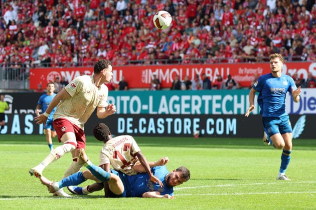 19.09.2026, xrekx, Fussball 2.Bundesliga, 1.FC Kaiserslautern - Eintracht Braunschweig v.l. Tor zum 1:0 Erencan YardÄ±mc (1.FC Kaiserslautern) Mehmet Aydin (Eintracht Braunschweig) Ibrahim Kanate (1.FC Kaiserslautern) Zweikampf, Aktion, action, battle for the ball (DFL DFB REGULATIONS PROHIBIT ANY USE OF PHOTOGRAPHS as IMAGE SEQUENCES and or QUASI-VIDEO) Kaiserslautern