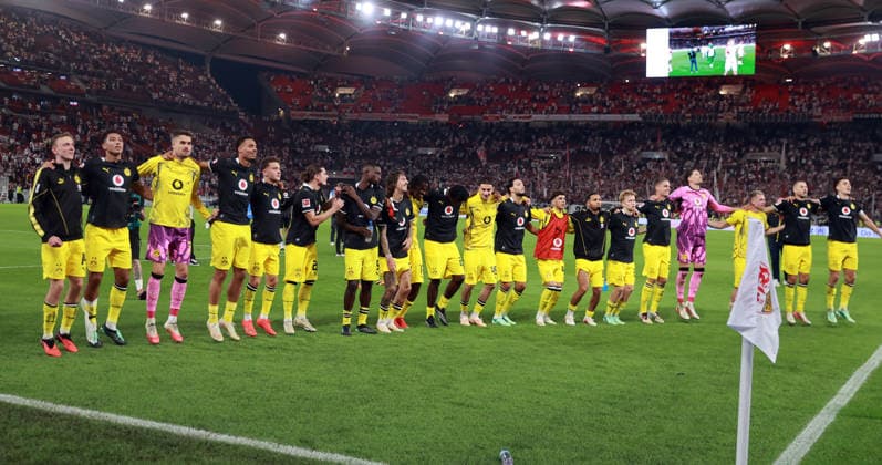 19.09.26 VfB Stuttgart - Borussia Dortmund Deutschland, Stuttgart, 19.09.2026, Fussball, Bundesliga, Saison 2026 2027, VfB Stuttgart - Borussia Dortmund: Schlussjubel Spieler Mannschaft Borussia Dortmund.