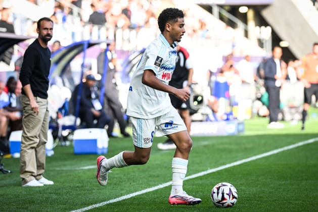 September 19, 2026, Paris, France, France: Gessime YASSINE of Strasbourg during the Ligue 1 match between Paris FC and RC Strasbourg at Jean-Bouin Stadium on September 19, 2026 in Paris, France. Paris FC V Racing Club De Strasbourg - Ligue 1  - ZUMAm308 20260919_zsp_m308_046 Copyright: xMatthieuxMirvillex