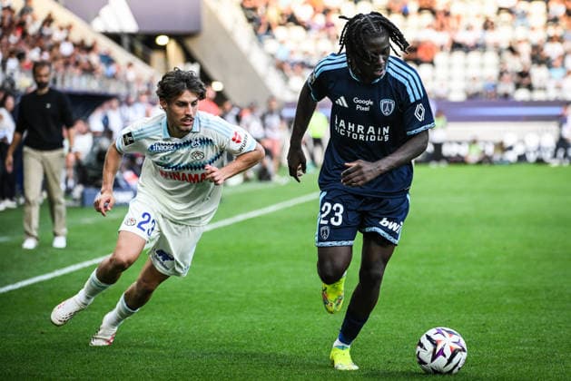 September 19, 2026, Paris, France, France: Diogo SOUSA of Strasbourg and Rudy MATONDO of Paris FC during the Ligue 1 match between Paris FC and RC Strasbourg at Jean-Bouin Stadium on September 19, 2026 in Paris, France. Paris FC V Racing Club De Strasbourg - Ligue 1  - ZUMAm308 20260919_zsp_m308_054 Copyright: xMatthieuxMirvillex