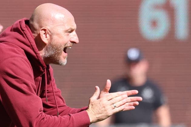 19.09.2026, xrekx, Fussball 2.Bundesliga, 1.FC Kaiserslautern - Eintracht Braunschweig v.l. Torsten Lieberknecht Trainer (1.FC Kaiserslautern) gibt Anweisungen, gestikuliert, mit den Armen gestikulieren gives instructions, gesticulate (DFL DFB REGULATIONS PROHIBIT ANY USE OF PHOTOGRAPHS as IMAGE SEQUENCES and or QUASI-VIDEO) Kaiserslautern