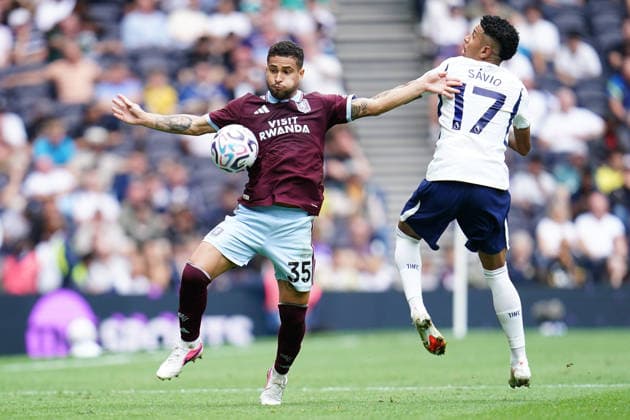 Premier League: Tottenham Hotspur v Aston Villa Joao Gomes of Aston Villa and Savio of Tottenham Hotspur during the Premier League match Tottenham Hotspur vs Aston Villa at Tottenham Hotspur Stadium, London, United Kingdom on 19 September 2026 (Photo by Harvey Murphy News Images) Copyright: xHarveyxMurphy NewsxImagesx