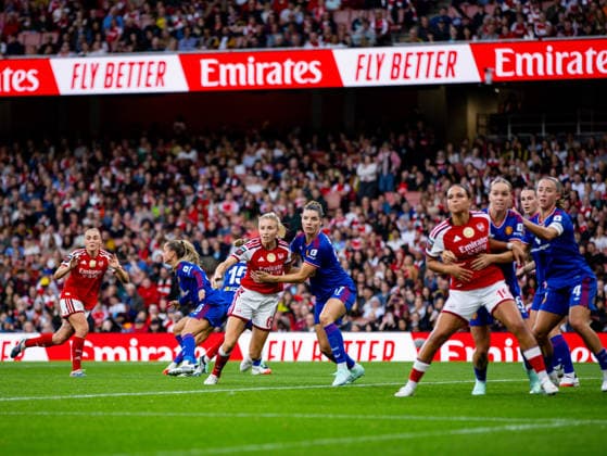 Barclays Women™s Super League match between Arsenal Women and Manchester United, ManU Women LONDON, ENGLAND - SEPTEMBER 19: Leah Williamson of Arsenal and Dominique Janssen of Manchester United during the Barclays Women™s Super League match between Arsenal Women and Manchester United Women at Emirates Stadium on September 19, 2026 in London, England London United Kingdom Copyright: xNinaxFarooqix