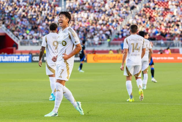 SANTA CLARA, CA - SEPTEMBER 19: Son Heung-Min 7 of the Los Angeles Football Club celebrates a goal in the first half of an MLS, Fussball Herren, USA match against the San Jose Earthquakes on September 19, 2026 at Levi s Stadium in Santa Clara, CA. (Photo by Matthew Huang Icon Sportswire) SOCCER: SEP 19 MLS San Jose Earthquakes vs Los Angeles Football Club EDITORIAL USE ONLY Icon260919013
