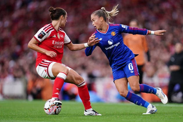 Women s Super League: Arsenal v Manchester United, ManU Andrea Medina of Manchester United and Emily Fox of Arsenal during the Women s Super League match Arsenal vs Manchester United at Emirates, London, United Kingdom on 19 September 2026 (Photo by Harvey Murphy News Images) London Emirates Greater London United Kingdom Copyright: xHarveyxMurphy NewsxImagesx