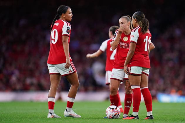 Women s Super League: Arsenal v Manchester United, ManU Arsenal players prepare to take free kick during the Women s Super League match Arsenal vs Manchester United at Emirates, London, United Kingdom on 19 September 2026 (Photo by Harvey Murphy News Images) London Emirates Greater London United Kingdom Copyright: xHarveyxMurphy NewsxImagesx