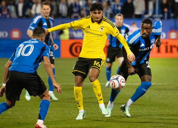 September 19, 2026, Montreal, Qc, Canada: Columbus Crew s Taha Habroune (16) vies for the ball with CF Montreal s Alexis Sanchez (10) and Prince Owusu (9) during first half MLS, Fussball Herren, USA soccer action in Montreal on Saturday Sept. 19, 2026. Taha Habroune , Alexis Sanchez , Prince Owusu  - ZUMAc35_ 20260919_zaf_c35_192 Copyright: xPeterxMccabex
