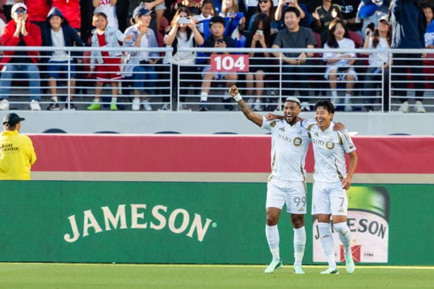 SANTA CLARA, CA - SEPTEMBER 19: Denis Bouanga 99 of the Los Angeles Football Club celebrates a goal with Son Heung-Min 7 in the second half of an MLS, Fussball Herren, USA match against the San Jose Earthquakes on September 19, 2026 at Levi s Stadium in Santa Clara, CA. (Photo by Matthew Huang Icon Sportswire) SOCCER: SEP 19 MLS San Jose Earthquakes vs Los Angeles Football Club EDITORIAL USE ONLY Icon260919017