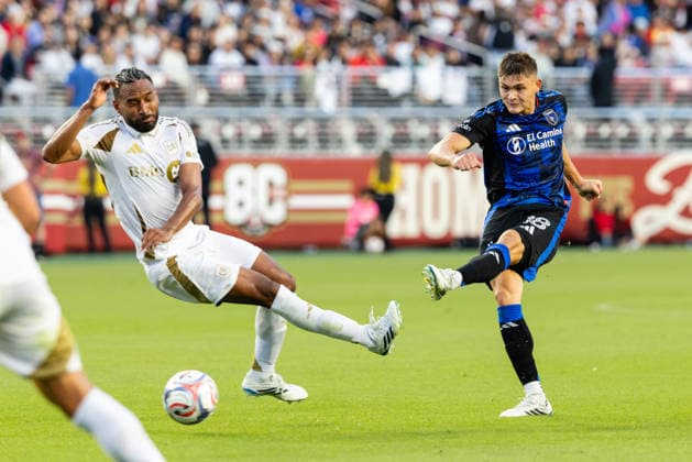 SANTA CLARA, CA - SEPTEMBER 19: Reid Roberts 18 of the San Jose Earthquakes scores a goal in stoppage time of an MLS, Fussball Herren, USA match against the Los Angeles Football Club on September 19, 2026 at Levi s Stadium in Santa Clara, CA. (Photo by Matthew Huang Icon Sportswire) SOCCER: SEP 19 MLS San Jose Earthquakes vs Los Angeles Football Club EDITORIAL USE ONLY Icon260919024