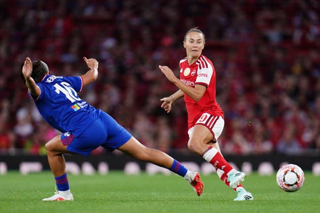 Women s Super League: Arsenal v Manchester United, ManU Caitlin Foord of Arsenal attempts forward pass during the Women s Super League match Arsenal vs Manchester United at Emirates, London, United Kingdom on 19 September 2026 (Photo by Harvey Murphy News Images) London Emirates Greater London United Kingdom Copyright: xHarveyxMurphy NewsxImagesx