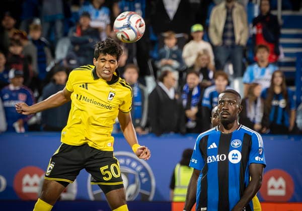 September 19, 2026, Montreal, Qc, Canada: CF Montreal s Prince Owusu (right) looks on as Columbus Crew s Tarun Karumanchi (50) rises up to head the ball during second half MLS, Fussball Herren, USA soccer action in Montreal on Saturday, Sept. 19, 2026. Prince Owusu, Tarun Karumanchi  - ZUMAc35_ 20260919_zaf_c35_209 Copyright: xPeterxMccabex