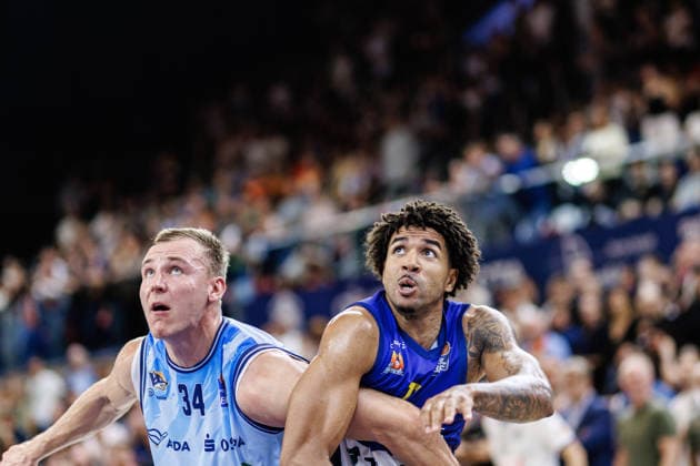 Artur Konontsuk (ROSTOCK SEAWOLVES, 34), Marvin Omonigho Omuvwie (PHOENIX HAGEN, 11), Rostock Seawolves vs. Phoenix Hagen, Basketball, BBL 2026 2027 easyCredit Basketball Bundesliga, 1. Spieltag, Spielzeit 2026 2027, 19.09.2026 Rostock Seawolves vs. Phoenix Hagen, Basketball, BBL 2026 2027 easyCredit Basketball Bundesliga, 1. Spieltag, Spielzeit 2026 2027, 19.09.2026 Groter Pohl Copyright: xEibner-Pressefoto DenverxEhrlichx EP_DEH