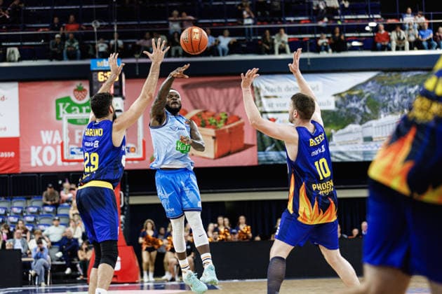 TJ Crockett Jr. (ROSTOCK SEAWOLVES, 00), Fabian Bleck (PHOENIX HAGEN, 10), Patricio Garino Gullotta (PHOENIX HAGEN, 29) Rostock Seawolves vs. Phoenix Hagen, Basketball, BBL 2026 2027 easyCredit Basketball Bundesliga, 1. Spieltag, Spielzeit 2026 2027, 19.09.2026 Rostock Seawolves vs. Phoenix Hagen, Basketball, BBL 2026 2027 easyCredit Basketball Bundesliga, 1. Spieltag, Spielzeit 2026 2027, 19.09.2026 Groter Pohl Copyright: xEibner-Pressefoto DenverxEhrlichx EP_DEH