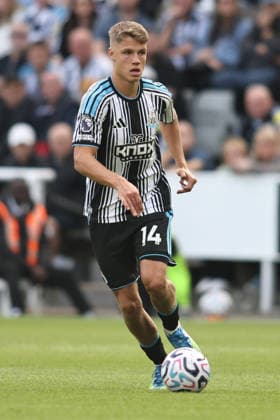 Newcastle United v Hull City - Premier League 2026 27 Sean Steur of Newcastle United during the Premier League match between Newcastle United and Hull City at St. James s Park in Newcastle, on September 19, 2026. Newcastle Tyne and Wear United Kingdom  Copyright: xMIxNewsx originalFilename:fletcher-newcastl260919_nph6L.jpg