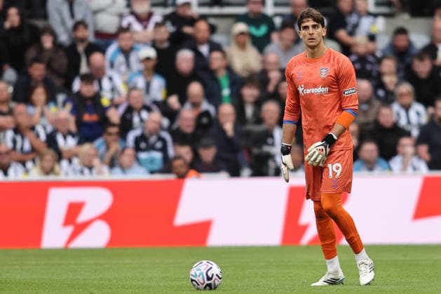 Newcastle United v Hull City - Premier League 2026 27 Konstantinos Tzolakis of Hull City during the Premier League match between Newcastle United and Hull City at St. James s Park in Newcastle, on September 19, 2026. Newcastle Tyne and Wear United Kingdom  Copyright: xMIxNewsx originalFilename:fletcher-newcastl260919_npyHT.jpg