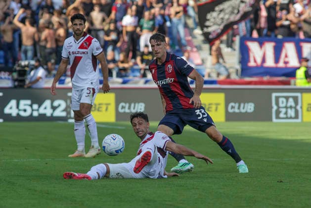 Bologna FC v Torino FC - Serie A 2026 27 Rolando Mandragora of Torino FC competes for the ball with Juan Miranda of Bologna FC during the Bologna BFC vs Torino FC match in the 5th round of Serie A Enilive 2026-27 at Renato Dall Ara stadium in Bologna, Italy, on September 19, 2026. Bologna Italy  Copyright: xDavidexCasentinix originalFilename:casentini-bolognab260919_npjtX.jpg