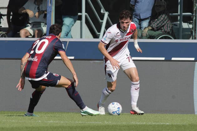 Bologna FC v Torino FC - Serie A 2026 27 Alessio Cacciamani of Torino FC competes for the ball with Nadir Zortea of Bologna FC during the Bologna BFC vs Torino FC match in the 5th round of the Serie A Enilive 2026-27 season at Renato Dall Ara stadium in Bologna, Italy, on September 19, 2026. Bologna Italy  Copyright: xDavidexCasentinix originalFilename:casentini-bolognab260919_npZlf.jpg