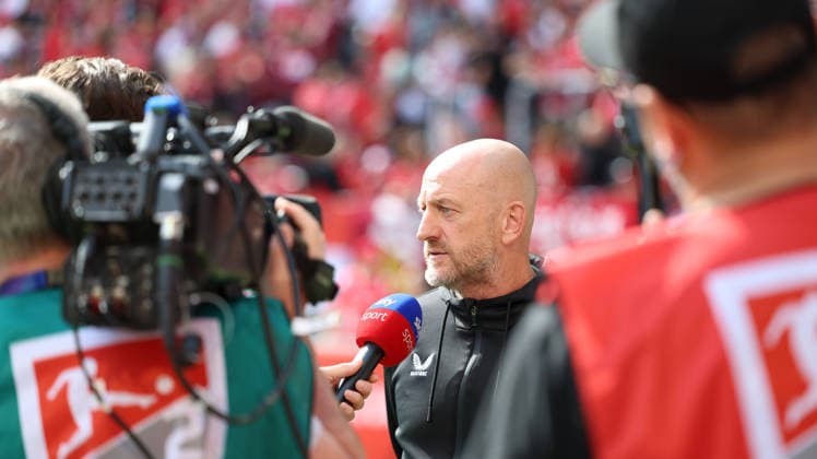 19.09.2026, xrekx, Fussball 2.Bundesliga, 1.FC Kaiserslautern - Eintracht Braunschweig v.l. Torsten Lieberknecht Trainer (1.FC Kaiserslautern) bei SKY (DFL DFB REGULATIONS PROHIBIT ANY USE OF PHOTOGRAPHS as IMAGE SEQUENCES and or QUASI-VIDEO) Kaiserslautern