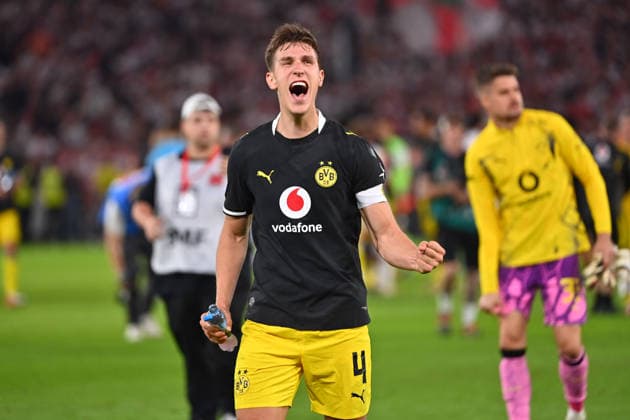 Schlussjubel Maximilian BEIER (Borussia Dortmund). Jubel,Freude,Begeisterung,, Aktion,Einzelbild,angeschnittenes Einzelmotiv,Halbfigur,halbe Figur. Fussball 1. Bundesliga Saison 2026 2027, 4.Spieltag, Spieltag04, VfB Stuttgart - Borussia Dortmund 0-1 am 19.09.2026 , MHP ARENA