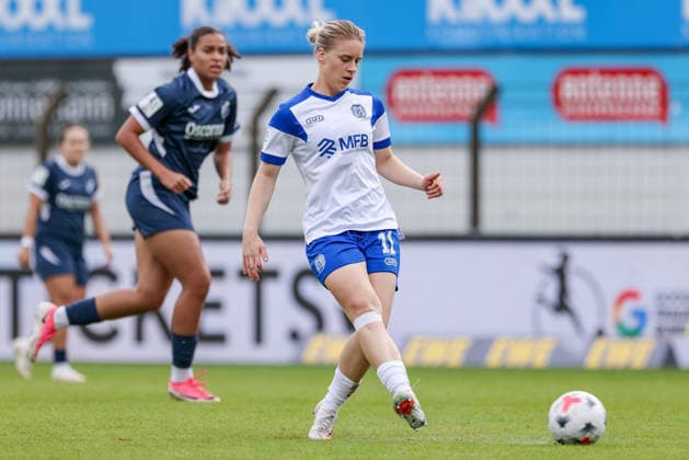 Lotte Masseling (SV Meppen, 11) am Ball, Einzelbild, Ganzkörper, Aktion, Action, Spielszene, DIE DFB-RICHTLINIEN UNTERSAGEN JEGLICHE NUTZUNG VON FOTOS ALS SEQUENZBILDER UND ODER VIDEOÄHNLICHE FOTOSTRECKEN. DFB REGULATIONS PROHIBIT ANY USE OF PHOTOGRAPHS AS IMAGE SEQUENCES AND OR QUASI-VIDEO., 20.09.2026, Meppen (Deutschland), Fussball, 2. Frauen-Bundesliga, SV Meppen - SC Sand