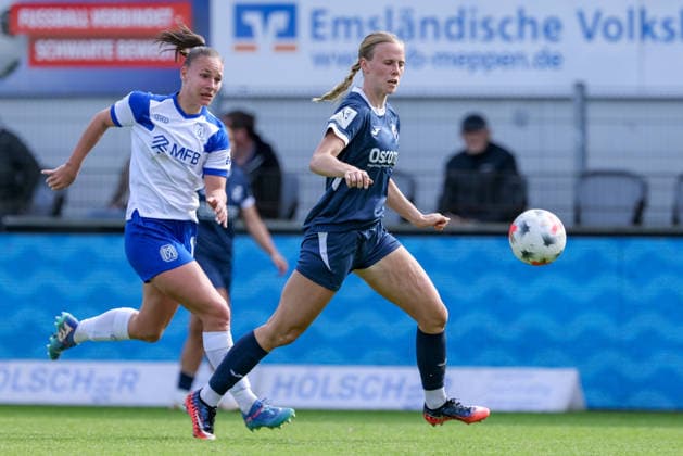 v.li.: Lana Hubbeling (SV Meppen, 18) und Milena Fischer (SC Sand, 6) im Laufduell, Zweikampf, Duell, Dynamik, Aktion, Action, Spielszene, DIE DFB-RICHTLINIEN UNTERSAGEN JEGLICHE NUTZUNG VON FOTOS ALS SEQUENZBILDER UND ODER VIDEOÄHNLICHE FOTOSTRECKEN. DFB REGULATIONS PROHIBIT ANY USE OF PHOTOGRAPHS AS IMAGE SEQUENCES AND OR QUASI-VIDEO., 20.09.2026, Meppen (Deutschland), Fussball, 2. Frauen-Bundesliga, SV Meppen - SC Sand