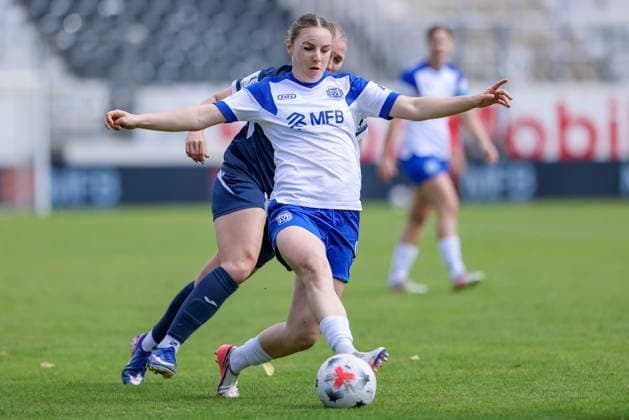 Marleen Kropp (SV Meppen, 9) am Ball, Einzelbild, Ganzkörper, Aktion, Action, Spielszene, DIE DFB-RICHTLINIEN UNTERSAGEN JEGLICHE NUTZUNG VON FOTOS ALS SEQUENZBILDER UND ODER VIDEOÄHNLICHE FOTOSTRECKEN. DFB REGULATIONS PROHIBIT ANY USE OF PHOTOGRAPHS AS IMAGE SEQUENCES AND OR QUASI-VIDEO., 20.09.2026, Meppen (Deutschland), Fussball, 2. Frauen-Bundesliga, SV Meppen - SC Sand