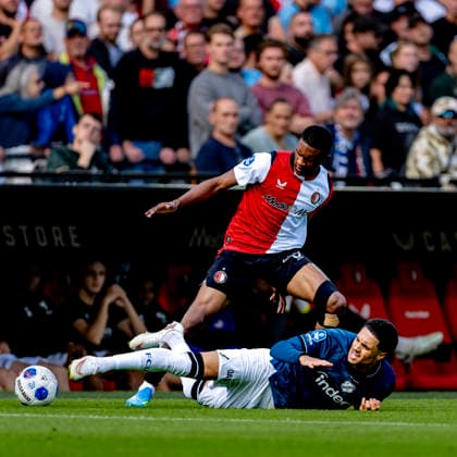 ROTTERDAM - FC Utrecht forward Adrian Blake, SC Feyenoord Rotterdam defender Givairo Read during the Vriendenloterij Eredivisie match between Feyenoord and FC Utrecht at Stadion De Kuip on 20 September 2026 in Rotterdam, Nederland. (Photo by DeFodi Images) -