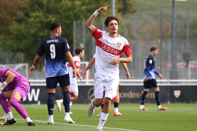 20.09.2026, Deutschland, Stuttgart, Fußball A-Junioren DFB Pokal Achtelfinale, Saison 2025 2026, Fußball VfB Stuttgart U19 vs. Hertha BSC U19, Jubel nach dem 1:0 Tor, Karangelis (VfB)