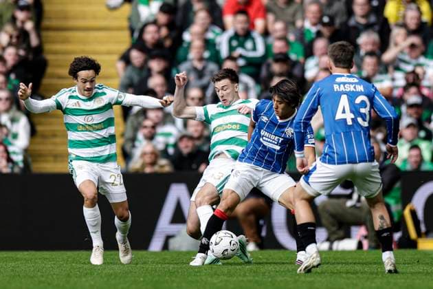 Celtic v Rangers William Hill Premiership Kieran Tierney of Celtic battles for the ball with Kim Minsu of Rangers during the William Hill Premiership match at Celtic Park, Glasgow 20 09 2026 UK Newspapers OUT Copyright: xJamiexJohnstonx FIL-23976-0068