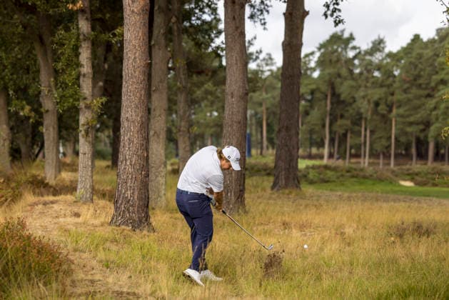 Golf - DP World Tour (European Tour) ˜Rolex Series™ - 2026 BMW PGA, Golf Herren Championship - Final Round - West Course, Wentworth Club - Sunday 20th September 2026 Oihan Guillamoundeguy (FRA) plays out from the trees on the 9th hole COLORSPORT DANIEL BEARHAM  cspDB_BMWPGA_R4_200926_
