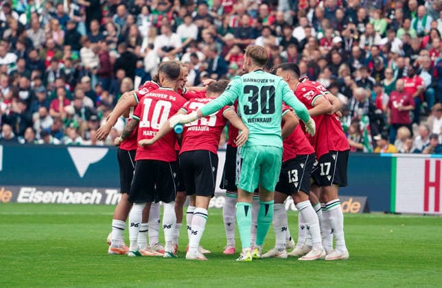Deutschland: Fussball 2.Bundesliga 2026 2027, 6. Spieltag - Hannover 96 vs VfL Bochum - Heinz von Heiden Arena Stadion (Hannover): Mannschaftsfoto, Totale Hannover 96 Copyright: xAymanxAlahmedx