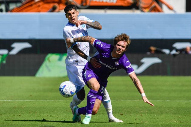IPA88755673 - Franco Mastantuono (Fiorentina) battles for the ball against Mathias Olivera Miramontes (Napoli) during the ACF Fiorentina vs. SSC Napoli Italian Serie A soccer match in Florence, Italy, on September 20, 2026  Copyright: xFabioxFagiolini IPAxSportx xx IPA88755673