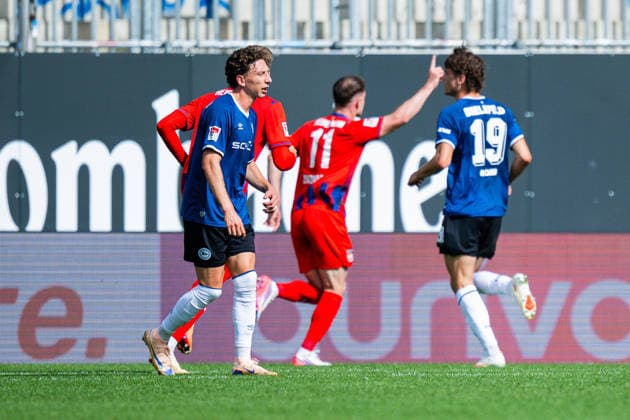 20.09.2026 - Fußball, 2026 2027, 2. Bundesliga, 6. Spieltag, DSC Arminia Bielefeld - 1. FC Heidenheim: Jannik Rochelt (Bielefeld) nach dem Tor zum 1:1 von Budu Zivzivadze (Heidenheim) DFL REGULATIONS PROHIBIT ANY USE OF PHOTOGRAPHS AS IMAGE SEQUENCES AND OR QUASI-VIDEO.