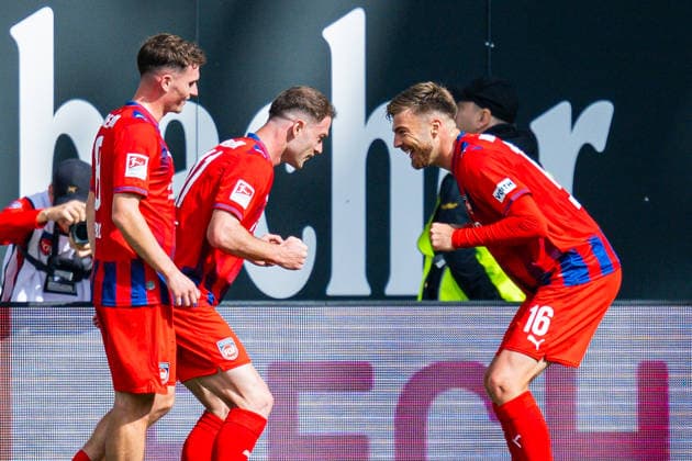 20.09.2026 - Fußball, 2026 2027, 2. Bundesliga, 6. Spieltag, DSC Arminia Bielefeld - 1. FC Heidenheim: (M-R) Budu Zivzivadze (Heidenheim) jubelt nach seinem Tor zum 1:1 mit Julian Niehues (Heidenheim) DFL REGULATIONS PROHIBIT ANY USE OF PHOTOGRAPHS AS IMAGE SEQUENCES AND OR QUASI-VIDEO.